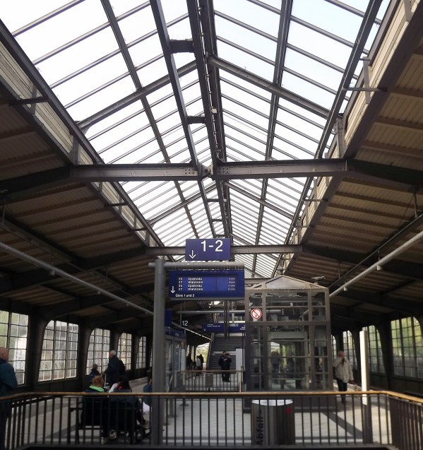 крыша зала Westkreuz