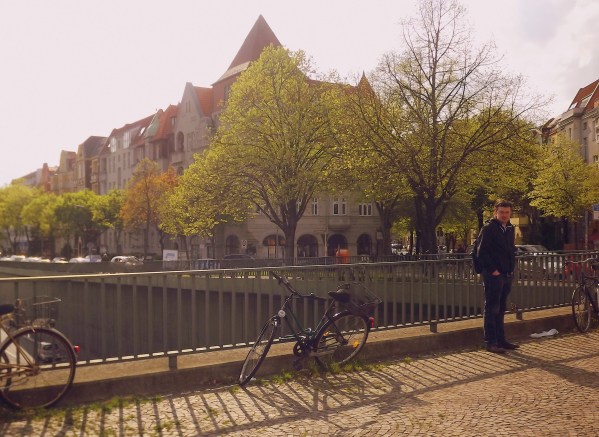 Женя любуется перспективой