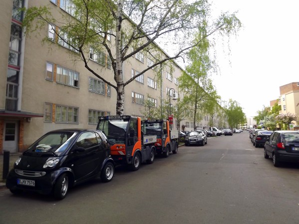 одно из его бесконечных крыльев