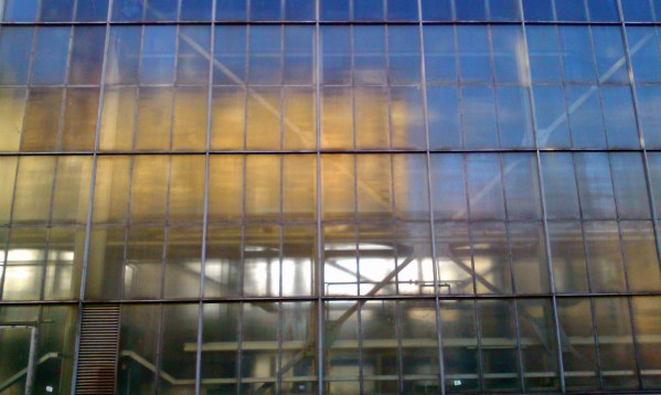 за окнами скрываются до сих пор какие-то тайны