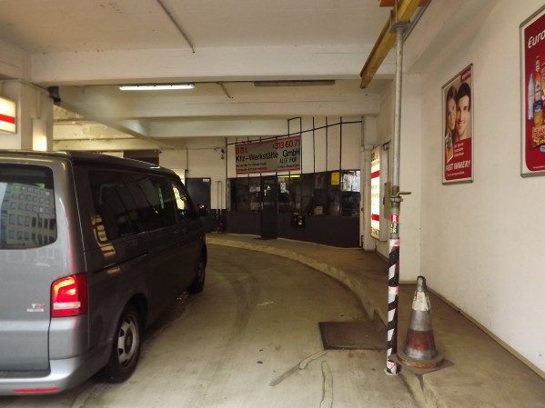 первый ярус, здесь заправка и ремонт