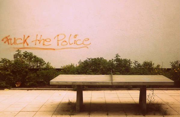 полицаев тут не любят...