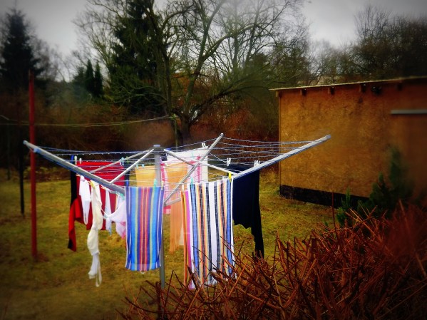 всюду жизнь